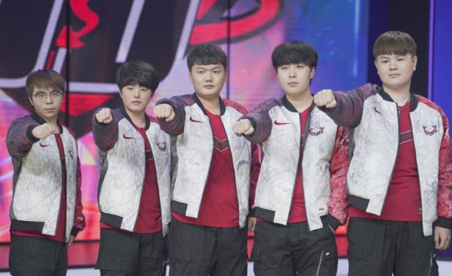 三分线外的 三分线外的