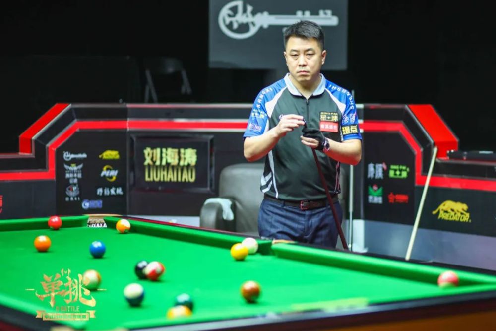 莱万一脚远 莱万一脚远